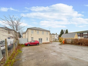 9-11 Alexandra Rd, Farnborough to rent Building Photo- Image 2 of 15