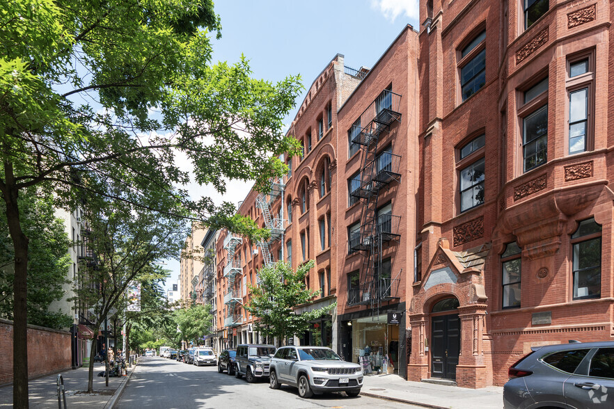 262-272 Mott St, New York, NY for rent - Primary Photo - Image 1 of 5