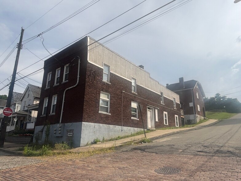 23 Unit Portfolio portfolio of 13 properties for sale on LoopNet.co.uk - Building Photo - Image 2 of 13