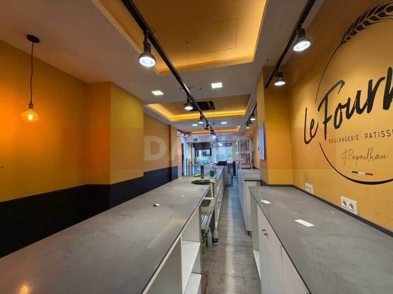 Retail in L'Hospitalet de Llobregat, Barcelona to rent Interior Photo- Image 1 of 12