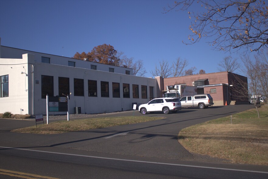 857-859 Main St, Harleysville, PA for rent - Building Photo - Image 1 of 3