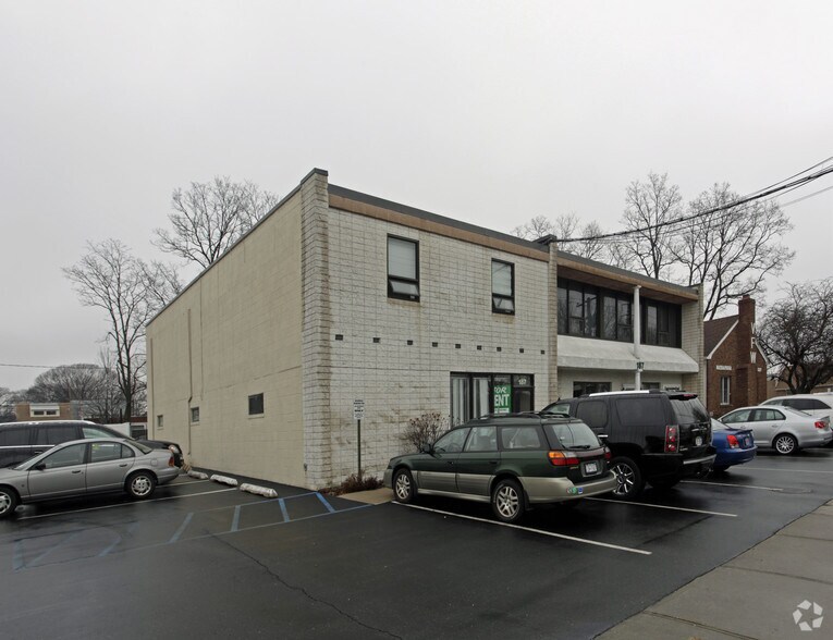 187 Veterans Blvd, Massapequa, NY for rent - Building Photo - Image 2 of 10