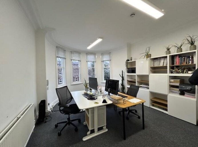 5-7 High Ln, Manchester to rent - Interior Photo - Image 3 of 3