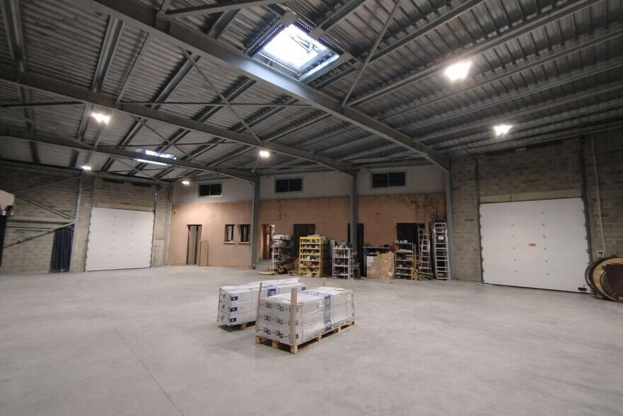 Industrial in Portet-sur-Garonne for sale - Interior Photo - Image 1 of 8