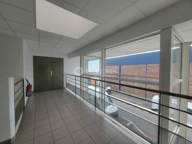 Office in Saint-Denis to rent - Interior Photo - Image 3 of 10