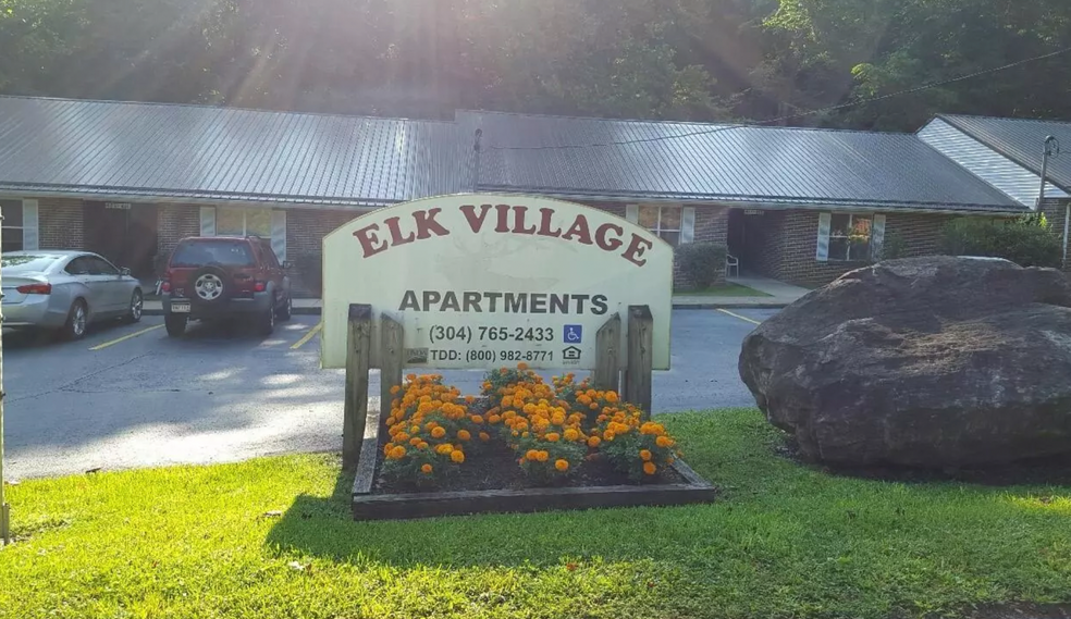 185 Elk Village Dr, Elkview, WV for sale - Primary Photo - Image 1 of 1