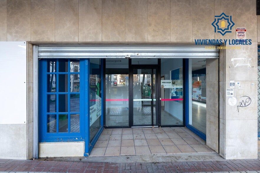 Retail in Granada for sale - Building Photo - Image 1 of 37