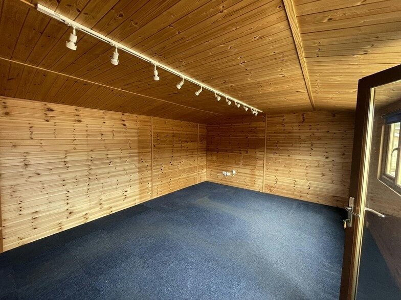 Front Sales Unit Blackbrooks Sedlescombe, Battle to rent - Interior Photo - Image 2 of 3