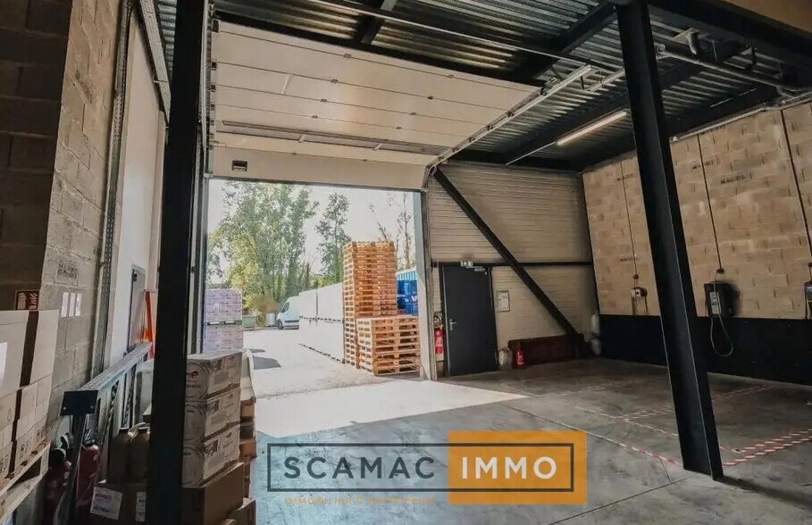 Industrial in LES MILLES to rent - Building Photo - Image 3 of 4