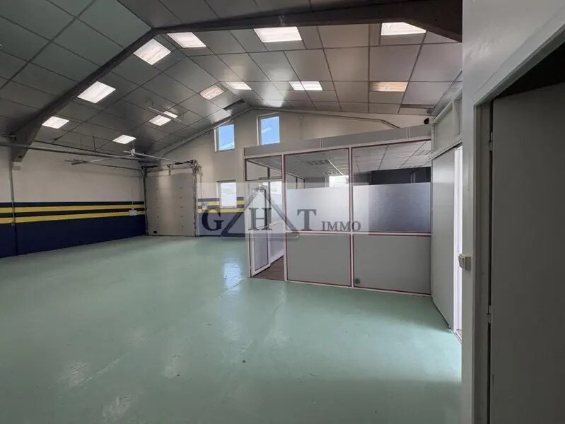 Industrial in SAINT-OUEN-L'AUMONE to rent Building Photo- Image 1 of 5