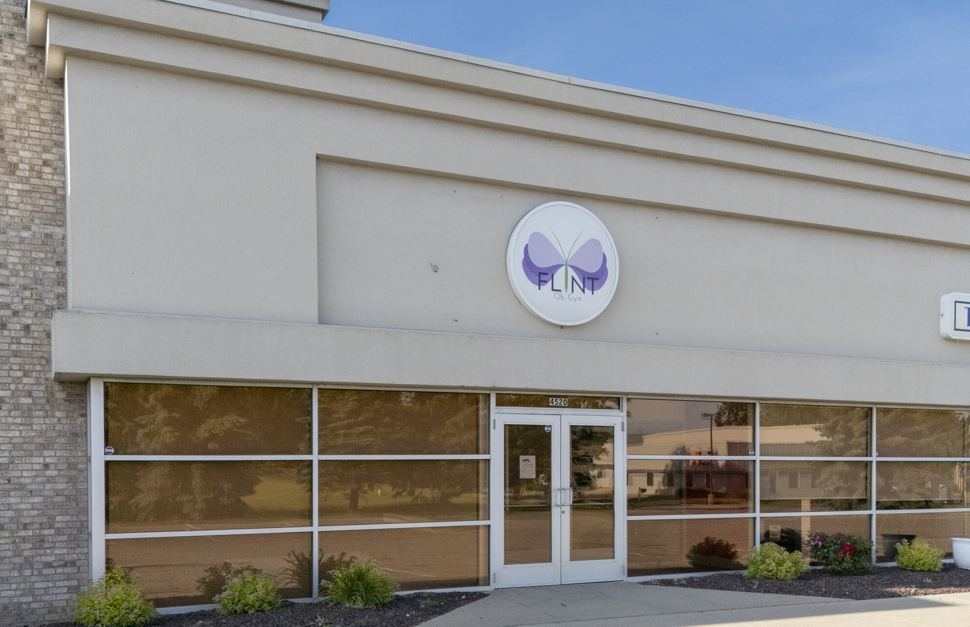 4520 Linden Creek Pky, Flint, MI to rent Building Photo- Image 1 of 3