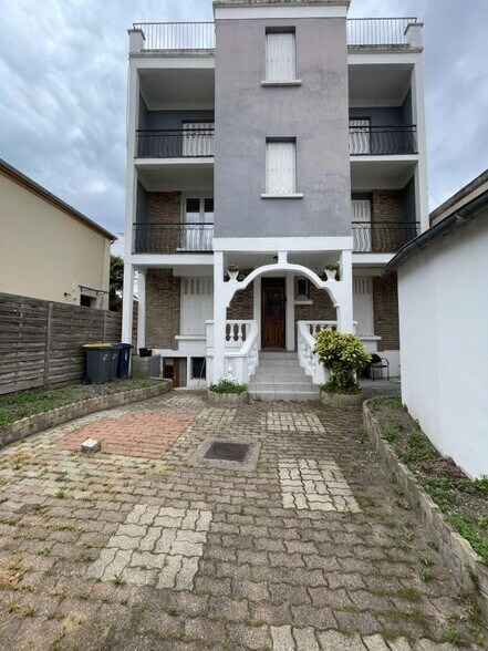 Office in Nanterre to rent - Building Photo - Image 1 of 16