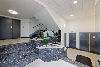 21/23 Rue Du Petit Albi, Cergy to rent Lobby- Image 2 of 2