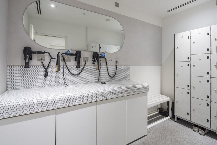 4-7 Chiswell St, London to rent - Building Photo - Image 3 of 12