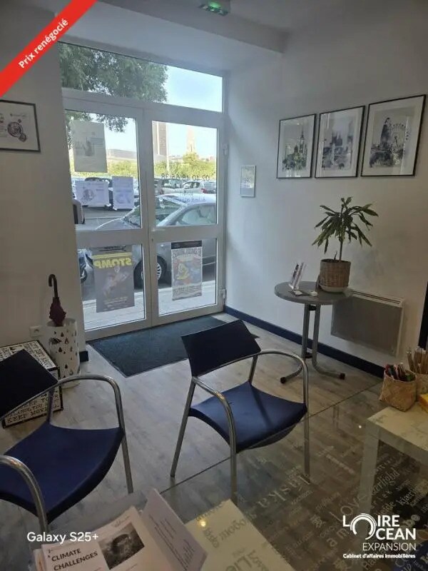 Retail in Nantes for sale Interior Photo- Image 1 of 4
