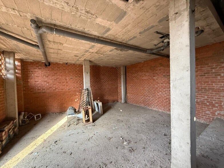 Retail in Cáceres, Cáceres to rent - Building Photo - Image 2 of 5