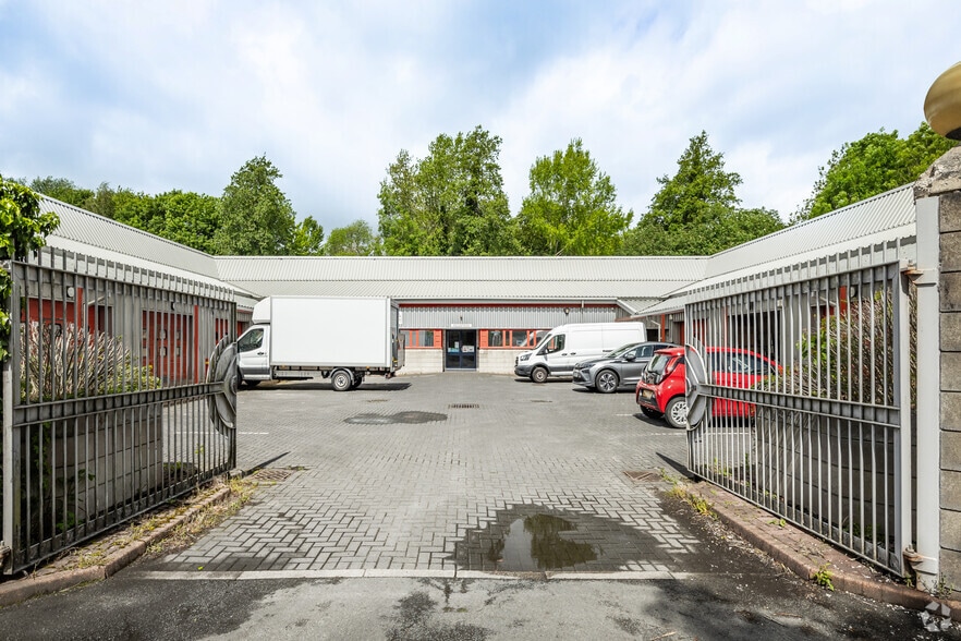 Leeward Rd, Preston to rent - Building Photo - Image 2 of 5