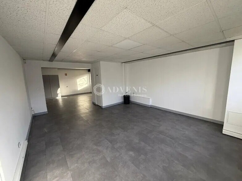 Light Industrial in Noisy-le-Grand to rent - Interior Photo - Image 3 of 7