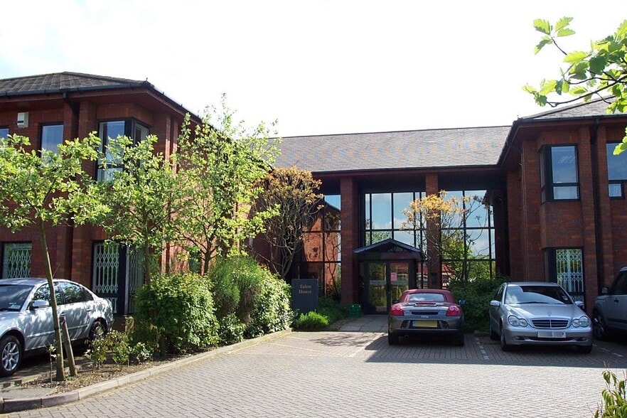 Presley Way, Milton Keynes to rent - Building Photo - Image 1 of 1