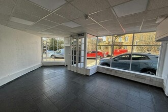 1-4 Queens Rd, Weybridge to rent Interior Photo- Image 2 of 4