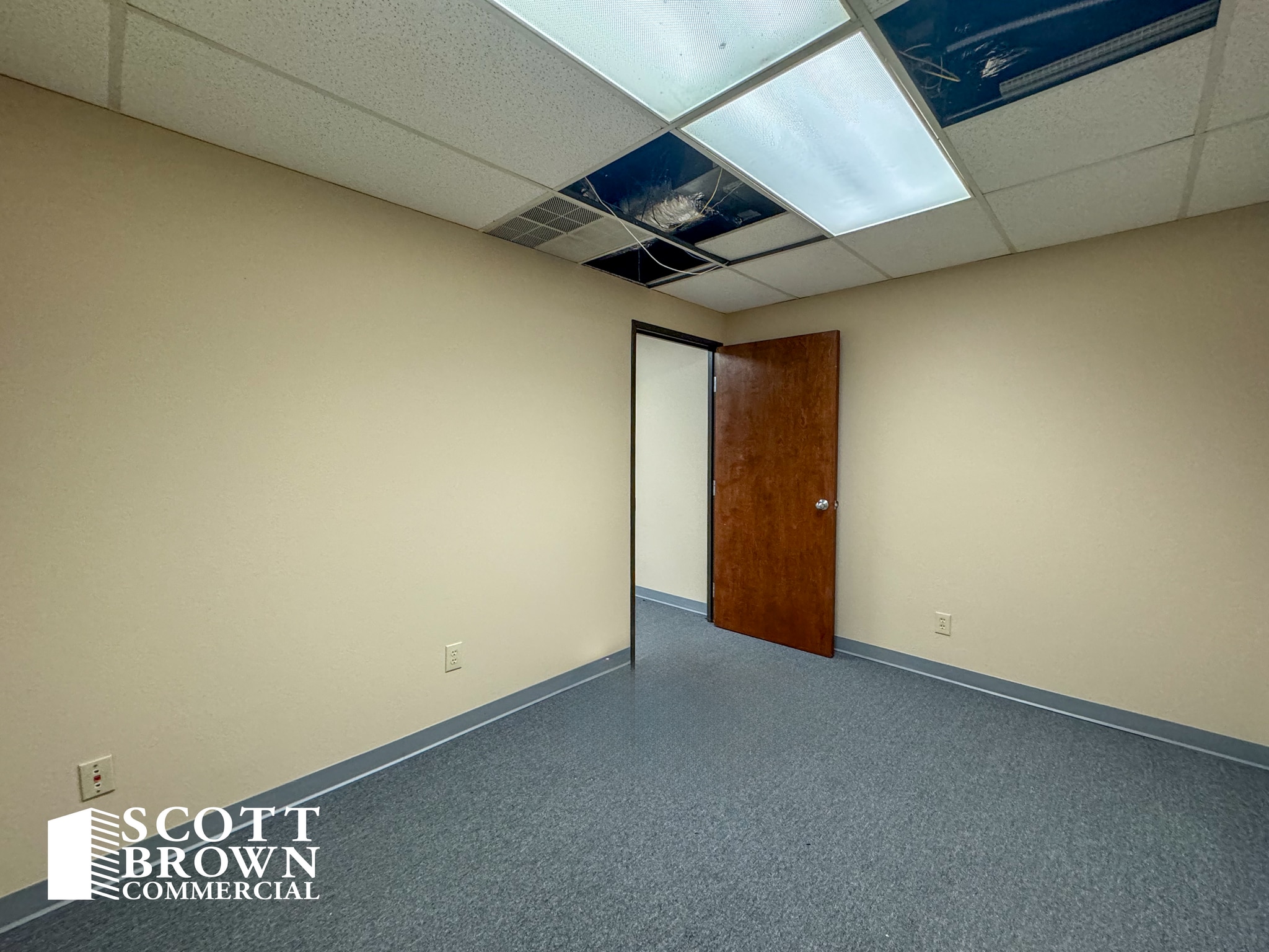 4401 N Interstate 35, Denton, TX to rent Interior Photo- Image 1 of 4