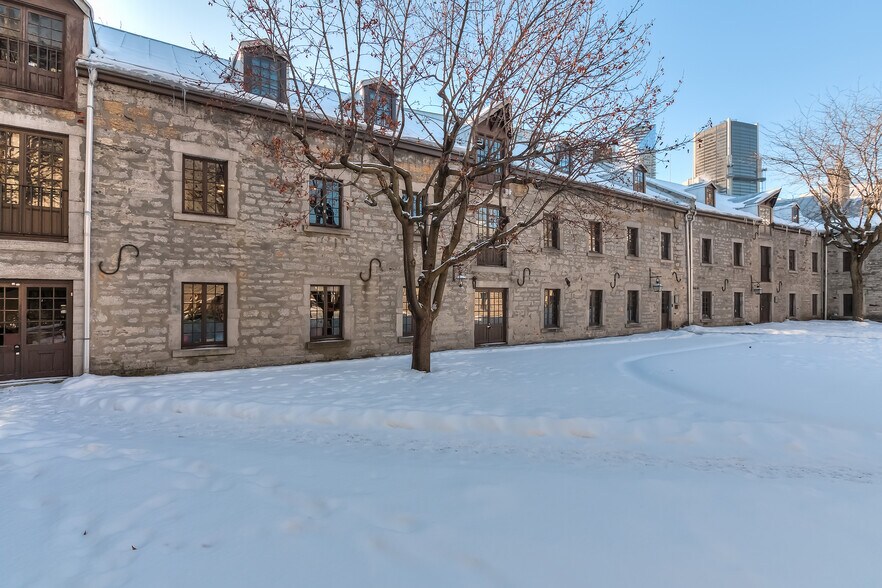 300 Pl D'youville, Montréal, QC to rent - Building Photo - Image 2 of 4