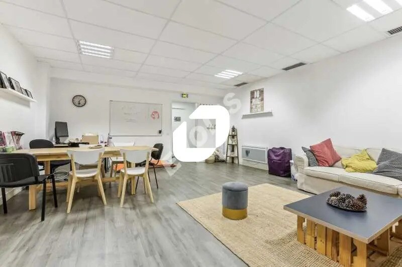 Office in Paris for sale Interior Photo- Image 1 of 12