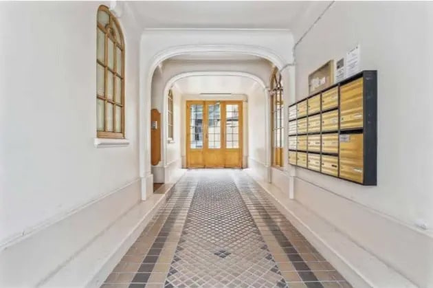 Office in Levallois-Perret for sale - Lobby - Image 2 of 8