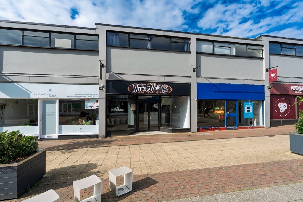 London Rd, Waterlooville to rent Building Photo- Image 1 of 10