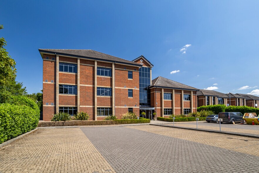 1 Queensbridge, Northampton to rent - Building Photo - Image 2 of 10