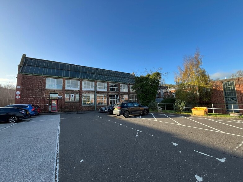 Hayfield Rd, Chapel En Le Frith to rent - Building Photo - Image 1 of 8