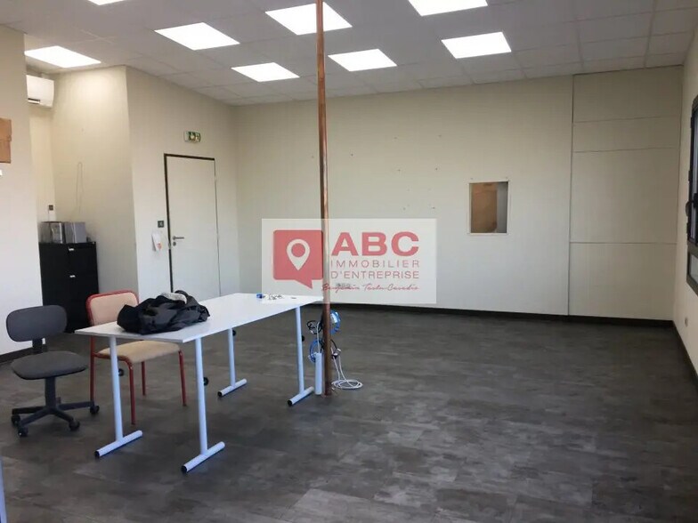 Light Industrial in Saint-Aunès to rent - Building Photo - Image 3 of 4