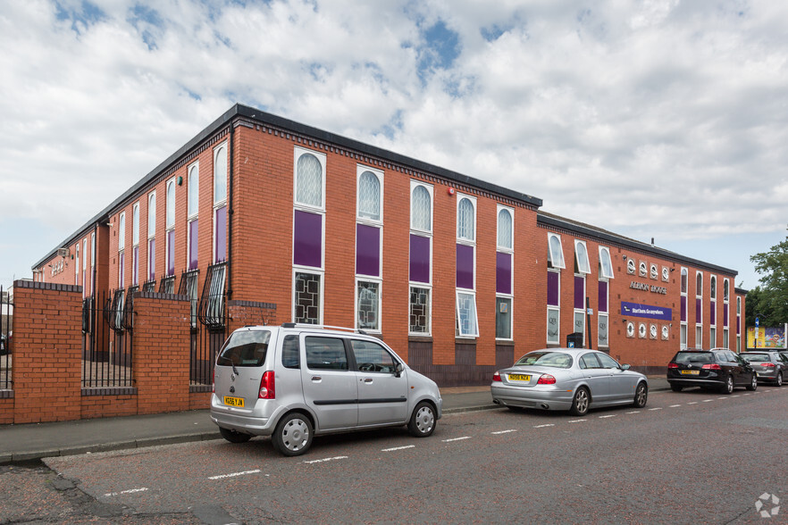 West Percy St, North Shields for rent - Building Photo - Image 1 of 3