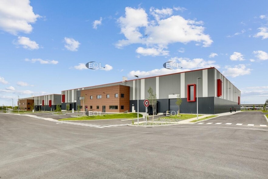 Light Industrial in Le Thillay to rent - Building Photo - Image 3 of 9
