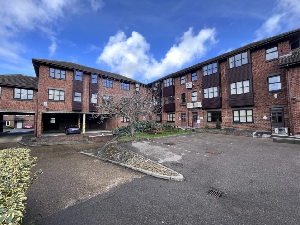 200-204 High Street South, Dunstable to rent Building Photo- Image 1 of 6