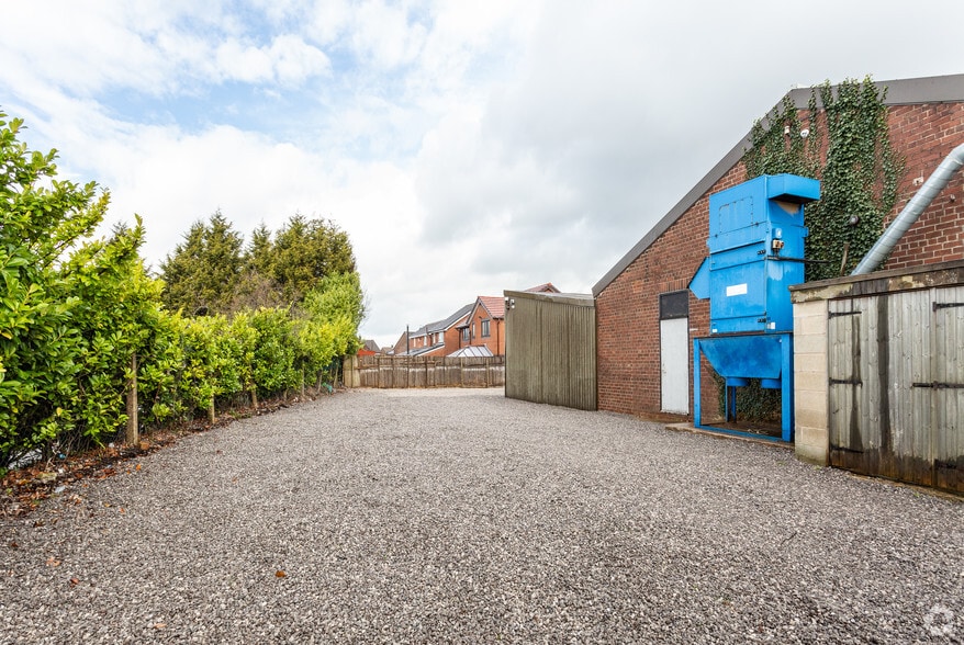 Leopold St, Wigan to rent - Building Photo - Image 2 of 2