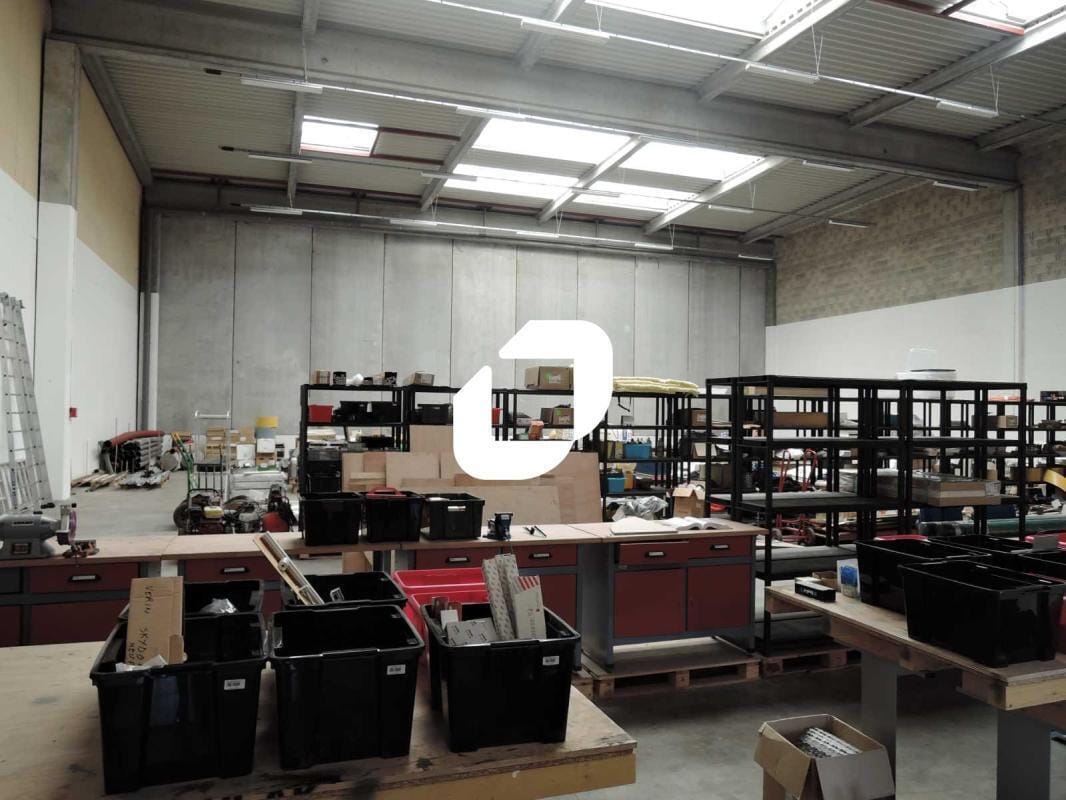 Light Industrial in Moissy-Cramayel to rent Interior Photo- Image 1 of 3
