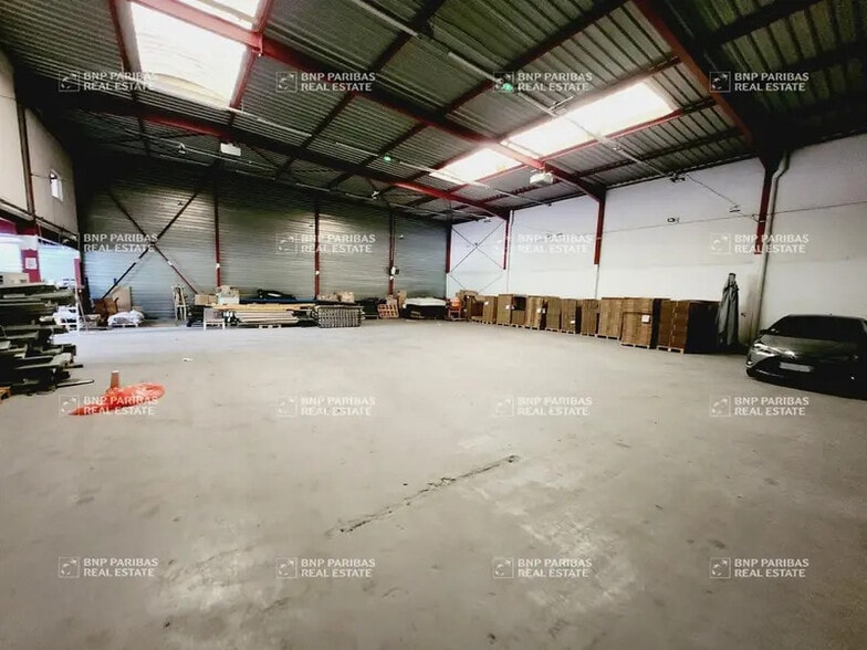 Light Industrial in Créteil to rent - Interior Photo - Image 2 of 9