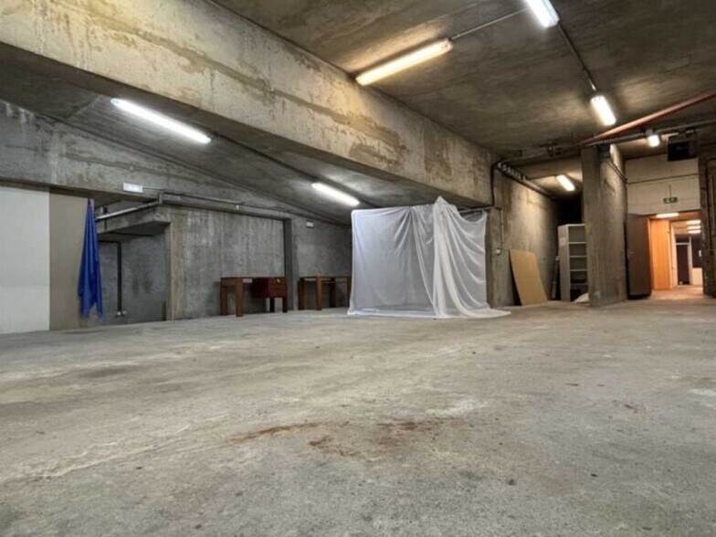 Office in Courbevoie to rent - Building Photo - Image 3 of 15