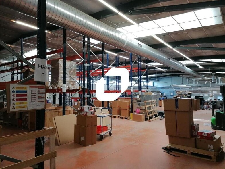 Light Industrial in Champagne-au-Mont-d'Or to rent - Interior Photo - Image 3 of 15