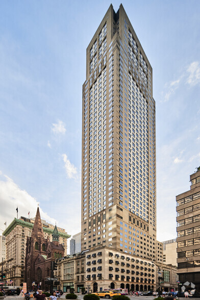 712 Fifth Ave, New York, NY for rent - Building Photo - Image 1 of 10