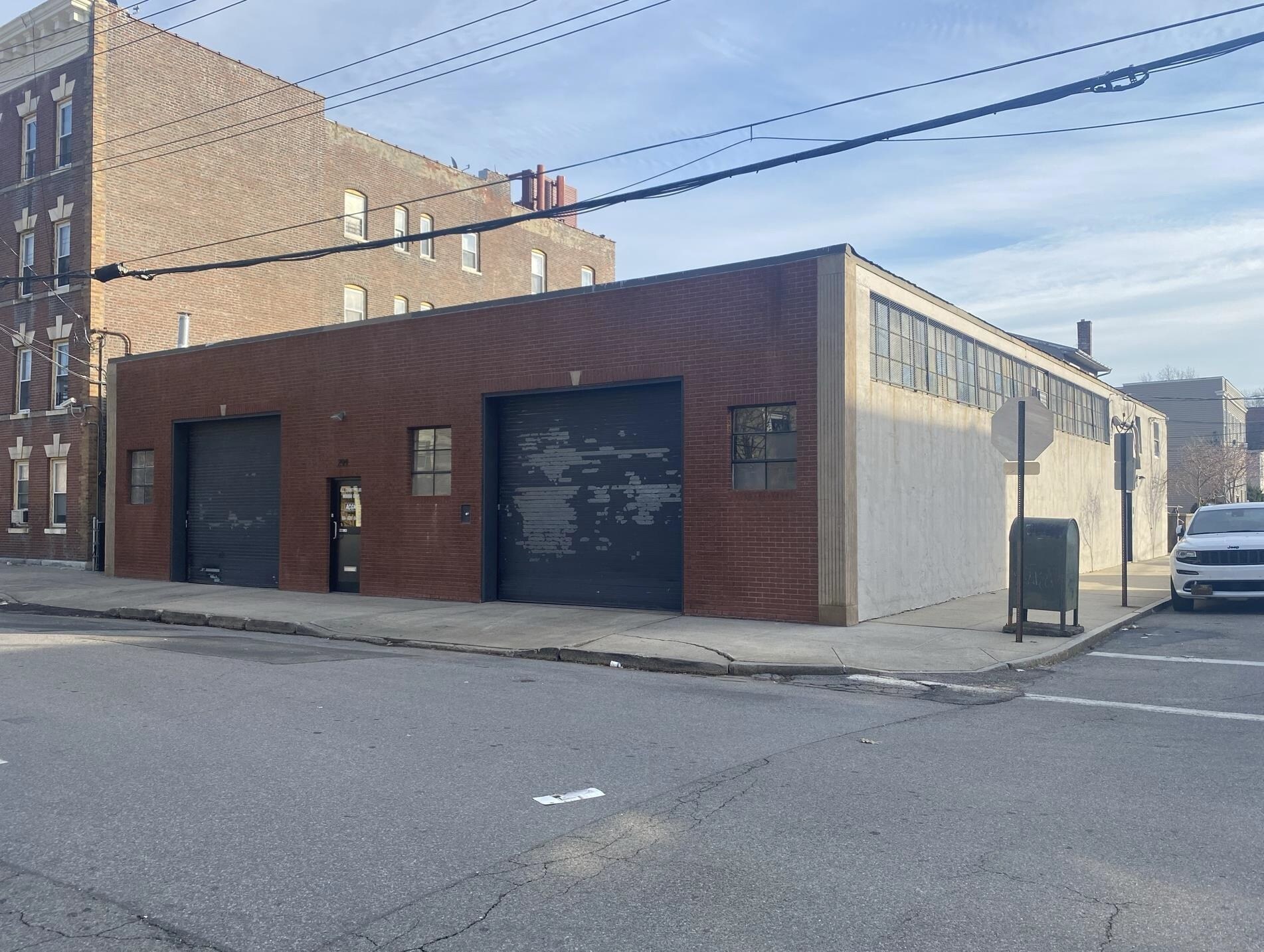 294 Union Ave, New Rochelle, NY to rent Primary Photo- Image 1 of 9