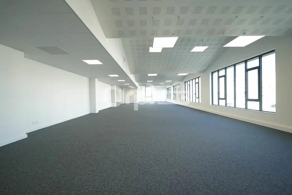 Office in Lyon to rent Interior Photo- Image 1 of 8