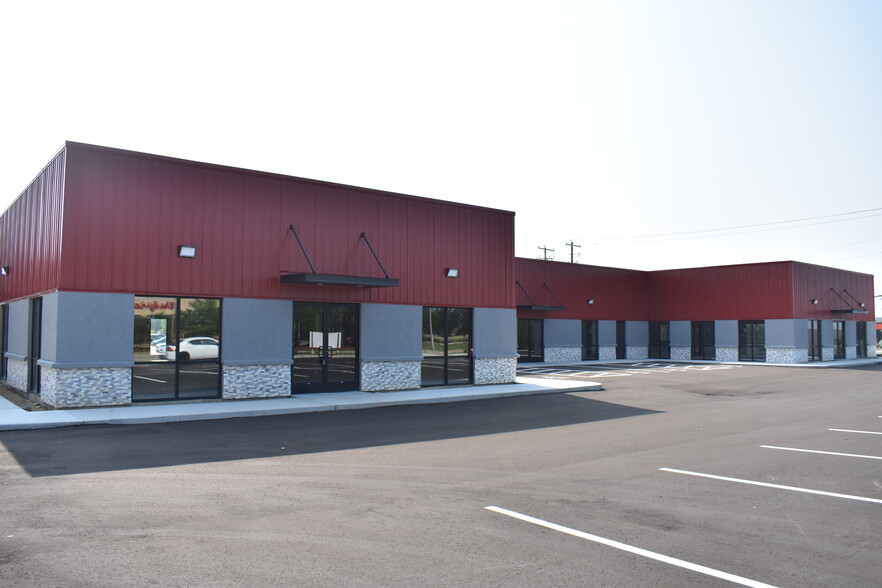 1747 Center Ave, Janesville, WI for rent - Building Photo - Image 1 of 4