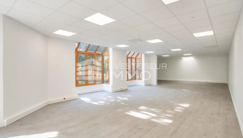 Location Local d'activités 426 m² - Photo 1
