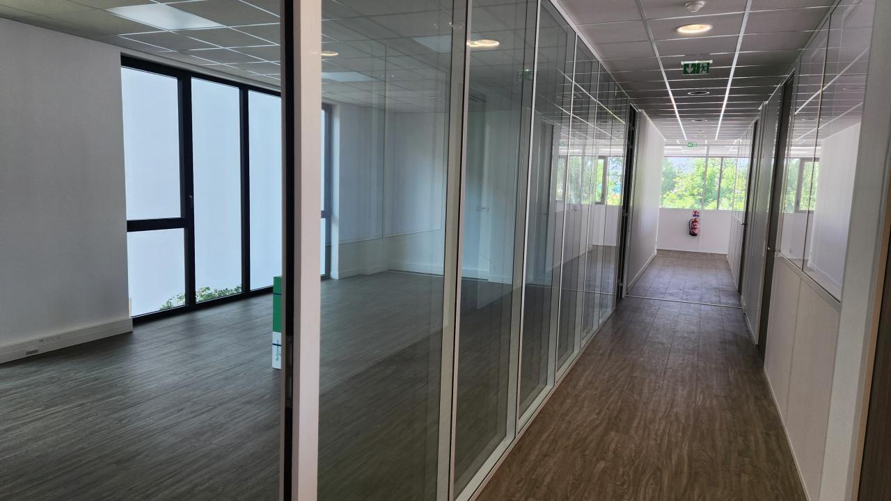 Office in Croissy-Beaubourg to rent Interior Photo- Image 1 of 7