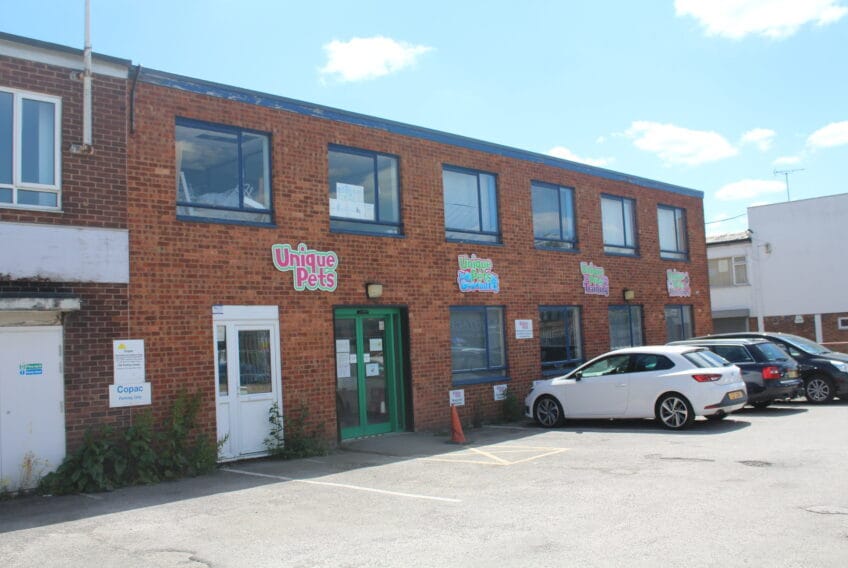 4 Chamberlain Rd, Aylesbury for sale - Building Photo - Image 1 of 1