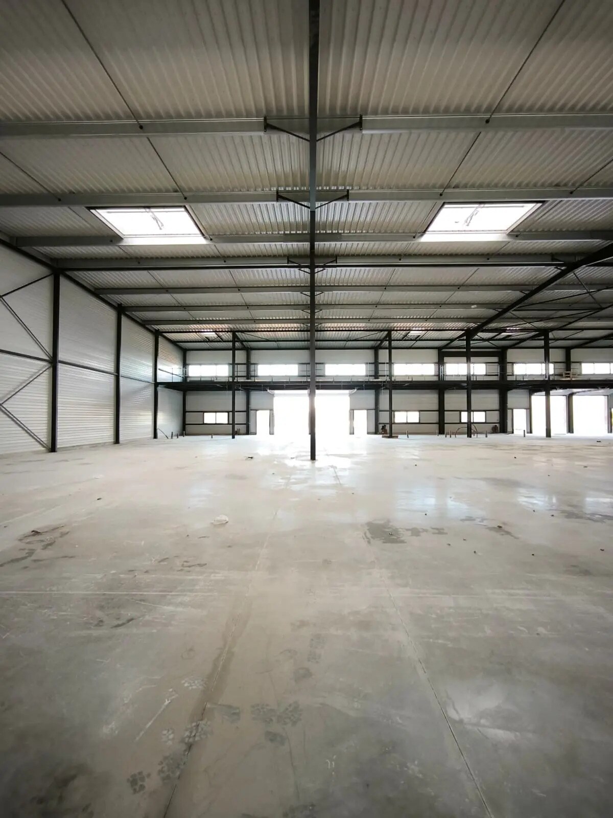 Light Industrial in Moisselles for sale Building Photo- Image 1 of 5