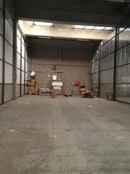 Industrial in Gonesse to rent - Interior Photo - Image 2 of 6