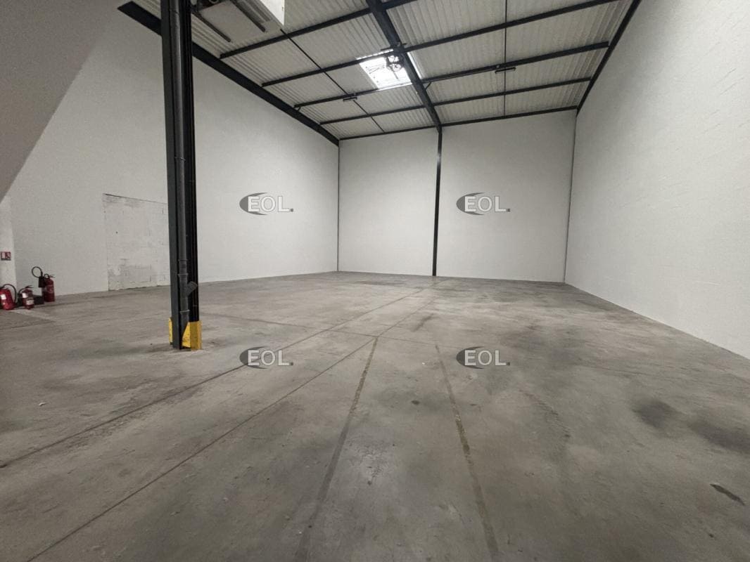 Industrial in Lieusaint to rent Interior Photo- Image 1 of 4
